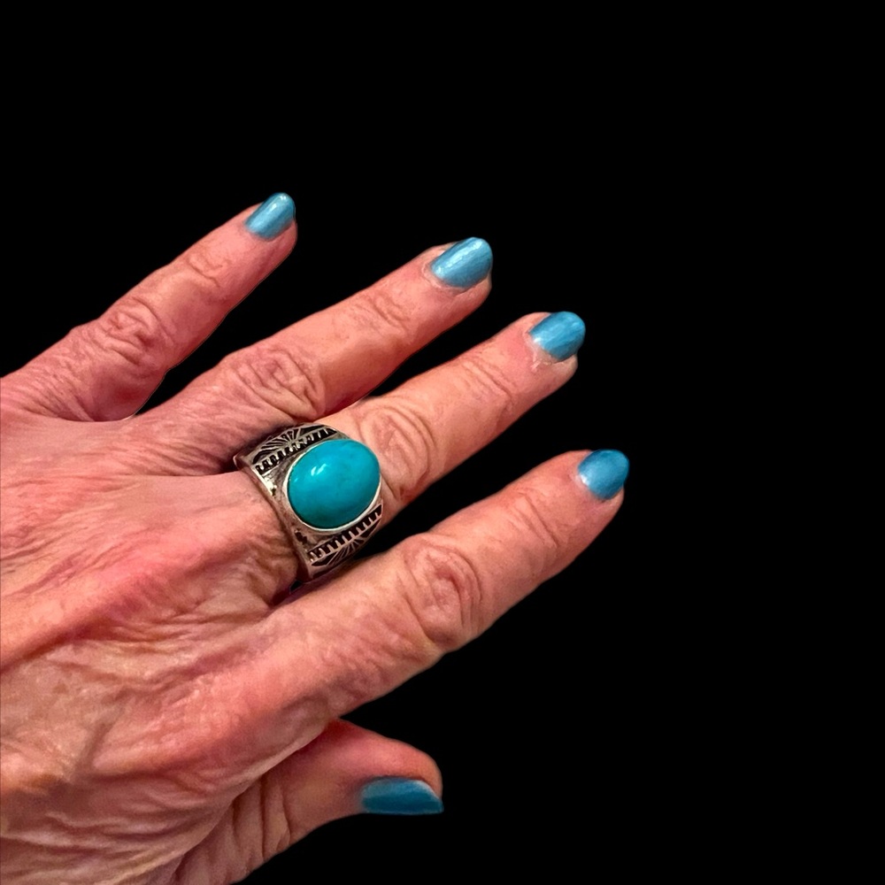 ❤️❤️SALE❤️❤️ Tipi OS Adjustable Turquoise Silvertone I Ring NWT - Picture 5 of 6